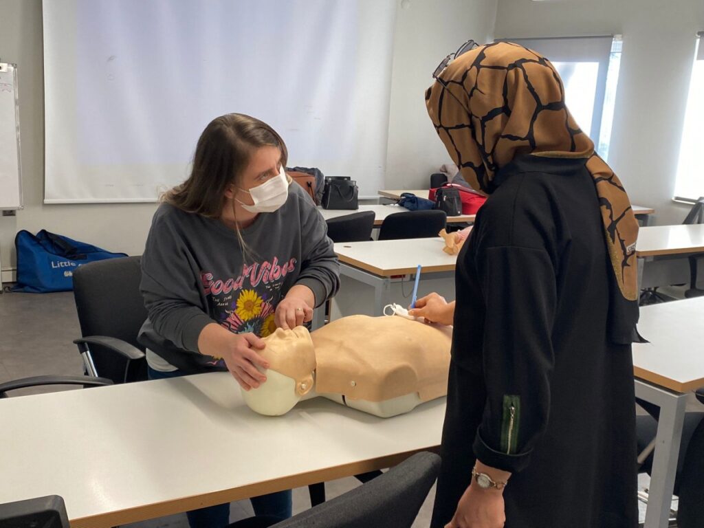 Urfa’da Çağrı Merkezi Personeline Uygulamalı İlk Yardım Eğitimi Verildi