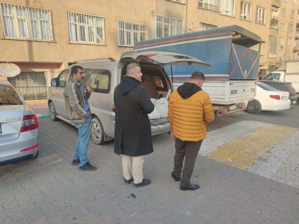 Haliliye’de park halinde araçta hırsızlık