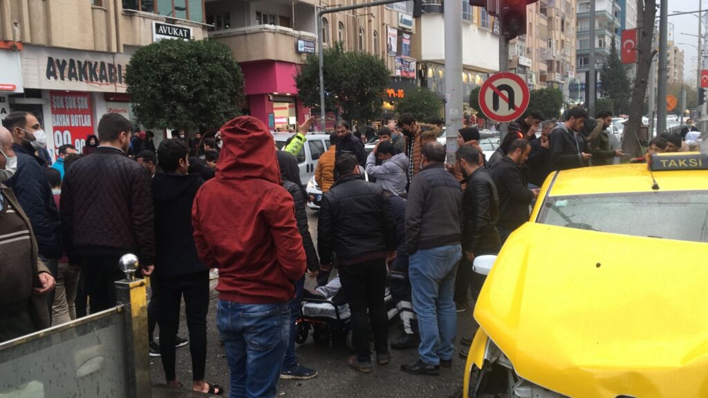 Haliliye’de Toplu Taşıma Aracı İle Ticari Araç Çarpıştı