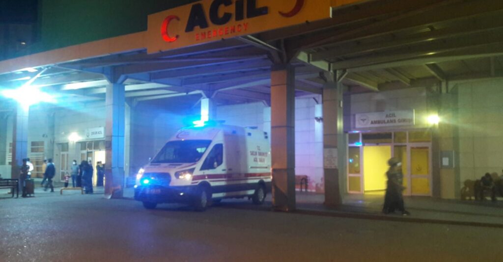 Şanlıurfa’da Tır Otomobile Çarptı: 4 Yaralı