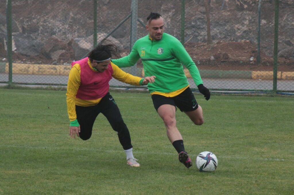 Şanlıurfaspor Yağmur Altında Çalıştı