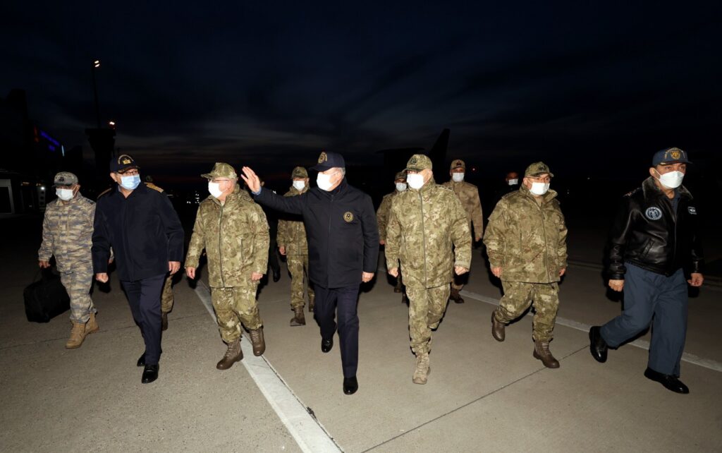 Savunma Bakanı’ndan Yılın Son Günü Urfa Sınırına Çıkarma