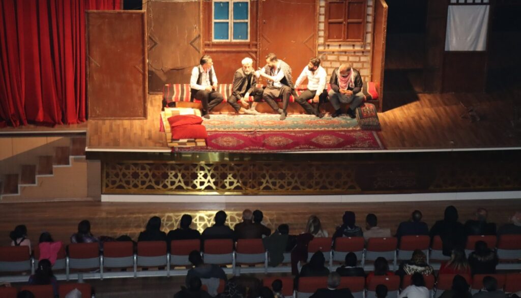 Şehir Tiyatrosu Perdelerini Açtı