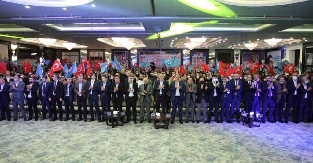 Ülke genelinde sendika üyeleri iş bırakıyor