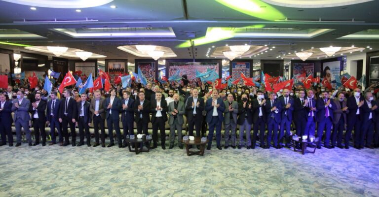 Ülke genelinde sendika üyeleri iş bırakıyor