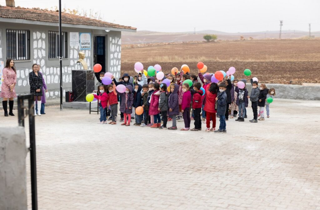 Viranşehir’de köy okulu baştan aşağı yenilendi