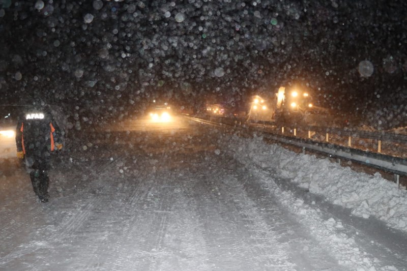 40 mahallede çalışma sürüyor! Şanlıurfa Valiliği’nden yine kar uyarısı
