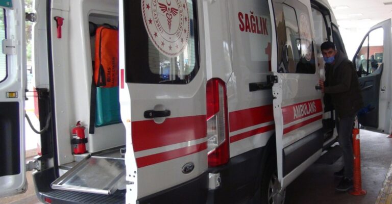 Urfa’da Elektrik direğine tırmandı, ölümden döndü