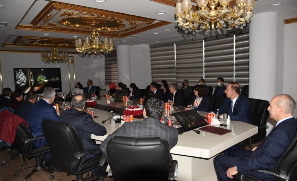 Kurtulmuş’a Şanlıurfa’daki projeler tanıtıldı