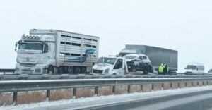 Şanlıurfa’da kayganlaşan yolda kaza!