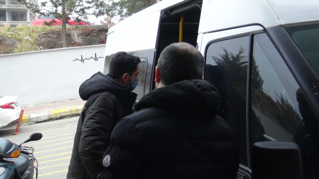 Urfa’da aranması bulunanlara baskın: 5 gözaltı