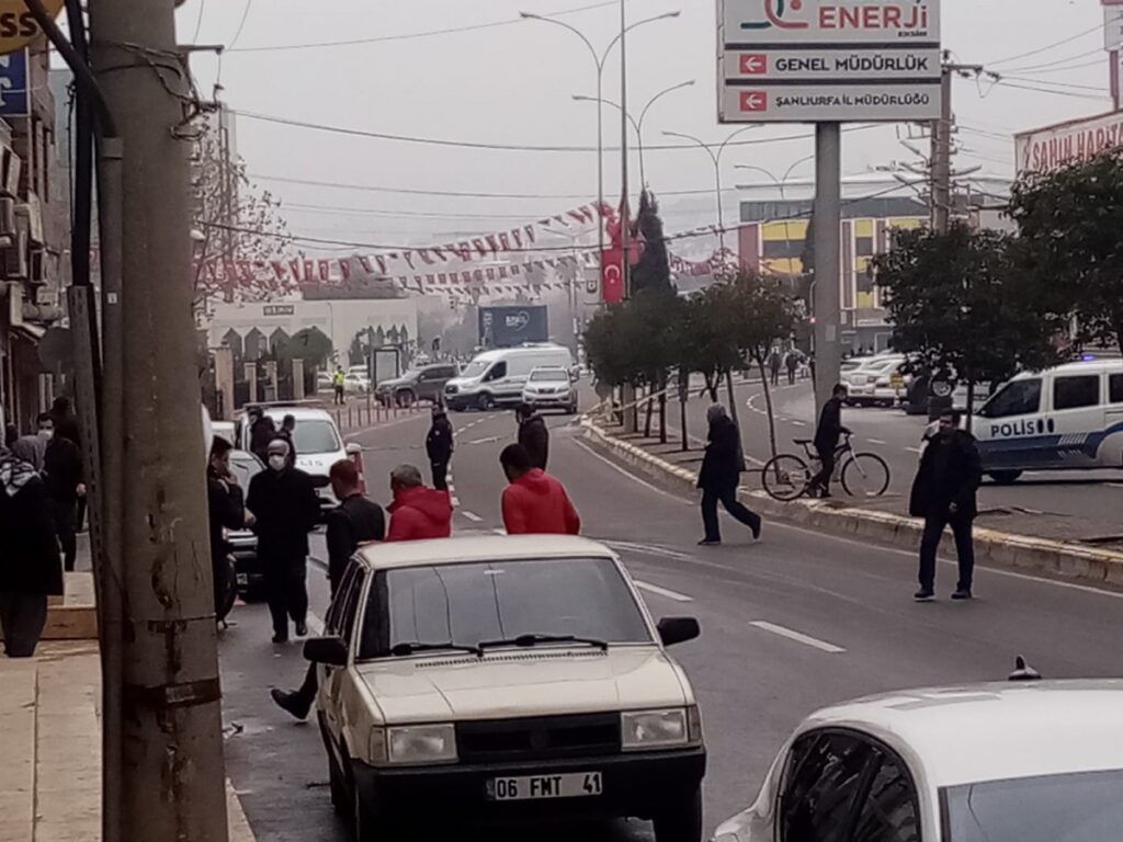 Urfa’da Valilik önünde şüpheli çanta alarmı