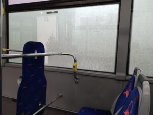 Şanlıurfa’da belediye otobüslerinin camları o kadar kirli yolcular ineceği durağı göremiyor