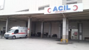 Eski havaalanı karşısında kaza! Yaralılar var