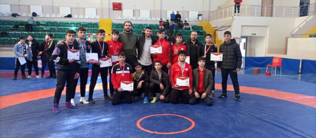 Eyyübiyeli gençlerden turnuvalarda büyük başarı