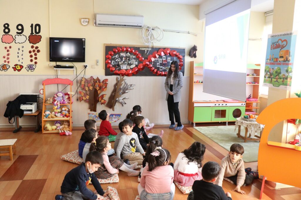 Haliliye’de öğrencilere geri dönüşüm bilinci aşılanıyor