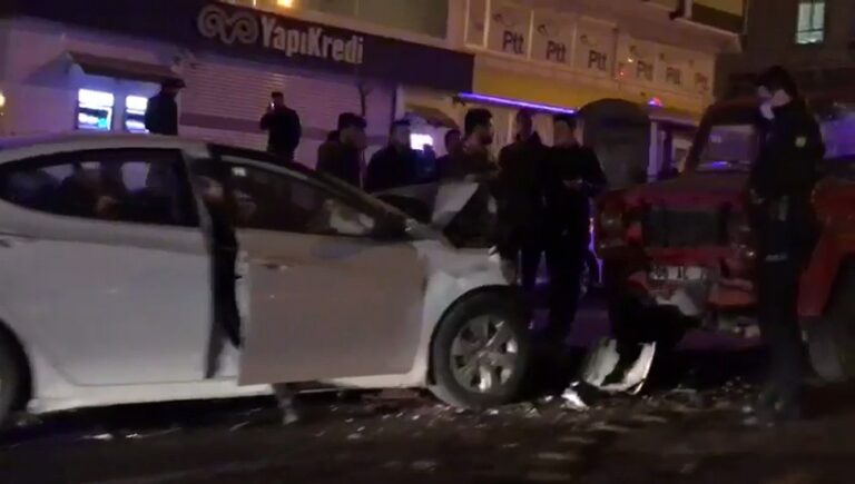 Urfa’da Kafa kafaya çarpıştılar! Yaralı var