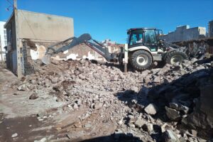 Siverek’te bağımlıların mesken tuttuğu metruk evler yıkılıyor