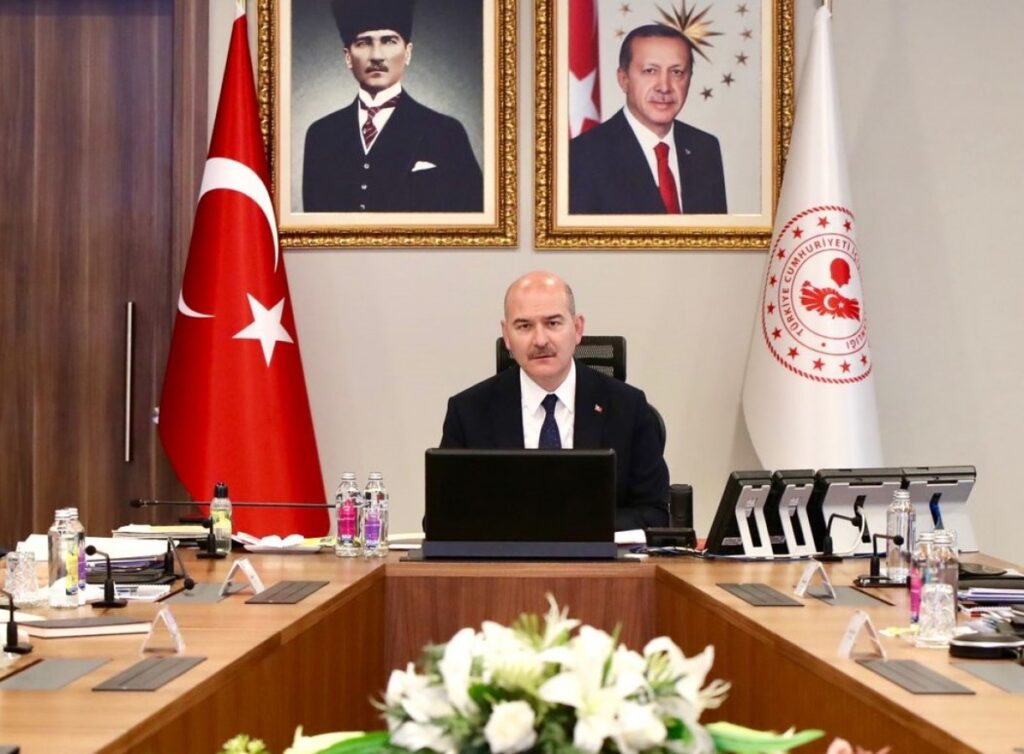 Bakan Soylu Urfa’daki şehit acısına ortak oldu