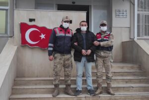 Urfa’da Cinayet zanlısı saman çuvallarının arasında yakalandı