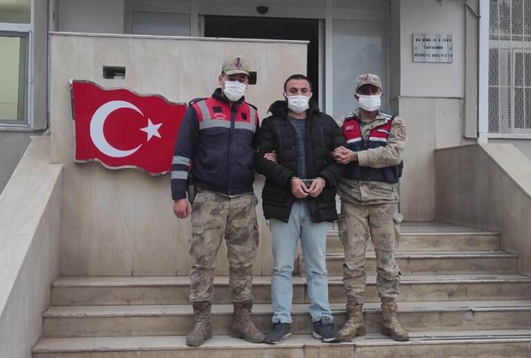 Urfa’da Cinayet zanlısı saman çuvallarının arasında yakalandı