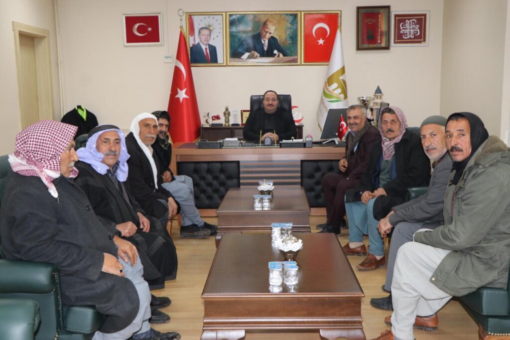 Ekinci, muhtarları makamında kabul etti