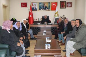 Ekinci, muhtarları makamında kabul etti