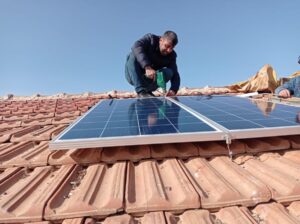 Urfa’da Elektrik kesintilerinden bıkan okul sorunu güneş paneliyle çözdü