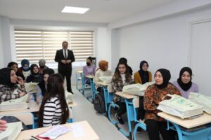 Haliliye’den öğrencilere eğitim desteği