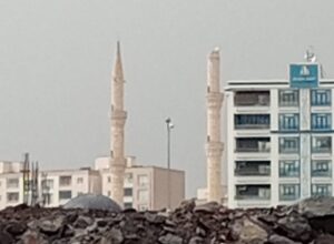 Şanlıurfa’da caminin minaresine yıldırım düştü!