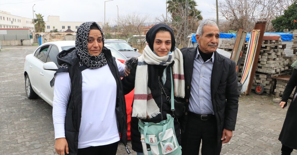 Savaştan kaçan Urfalı öğrenci ailesine kavuştu