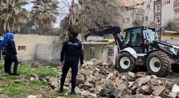 Viranşehir’de metruk yapılar yıkılıyor