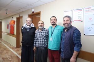 Şanlıurfa’da Baba-oğul-yengeyi aynı doktor sağlığına kavuşturdu