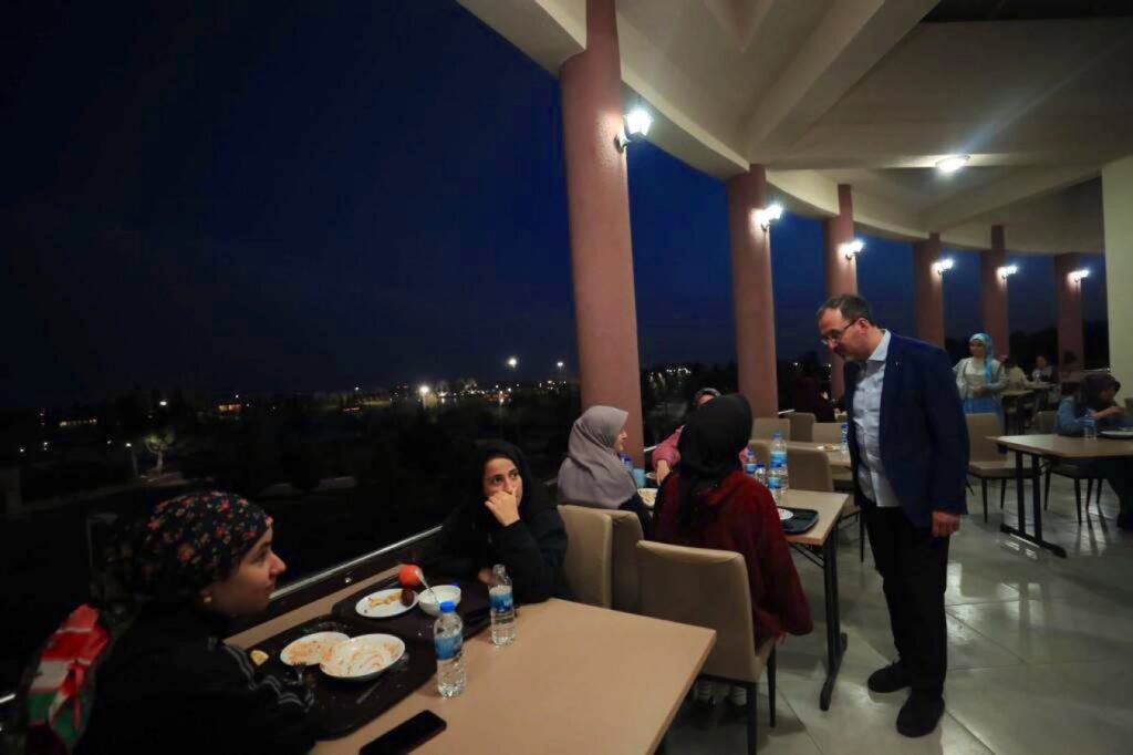 Bakan Kasapoğlu Şanlıurfa’da gençlerle buluştu