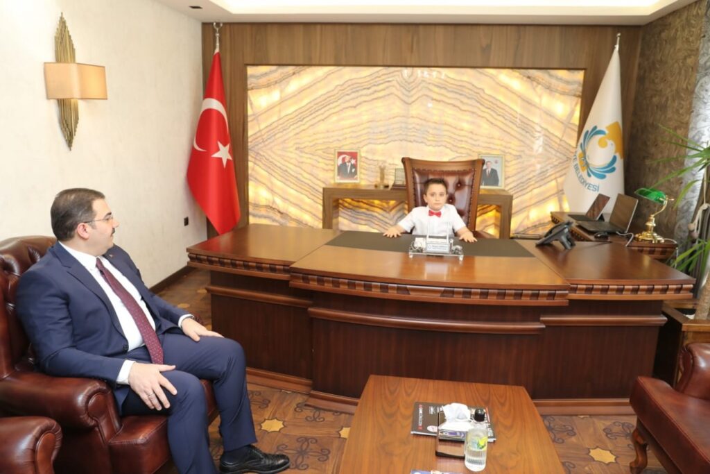 Haliliye’de 23 Nisan’da koltuk değişimi