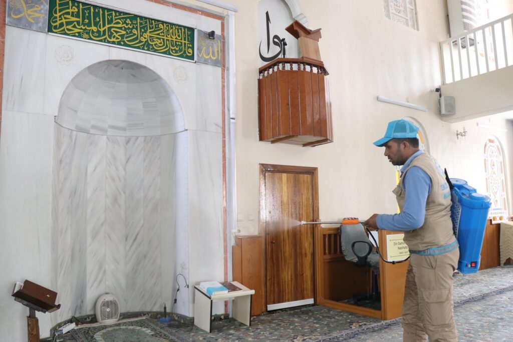 Haliliye’de bayram öncesi ibadethaneler temizlendi