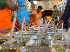 Harran Belediyesinden vatandaşlara şerbet ve zerde ikramı