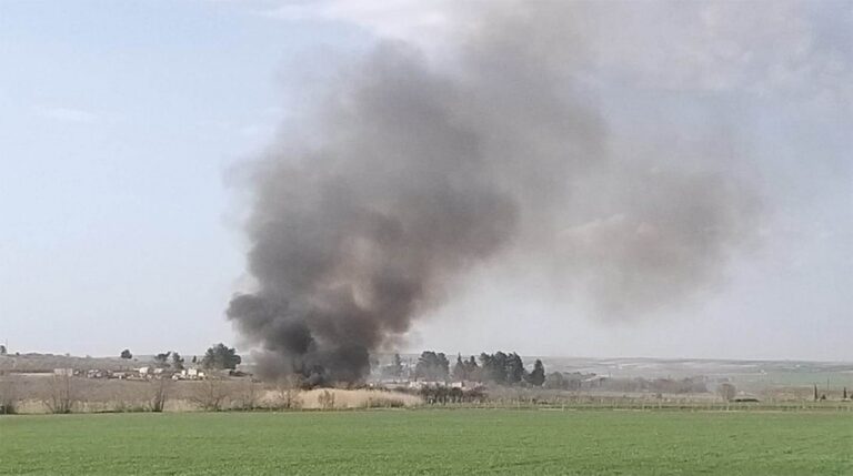 Karaköprü’de fıstık tarlasında yangın