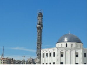 Şanlıurfa’da caminin minaresinin eğri olması şaşkınlığa neden oldu