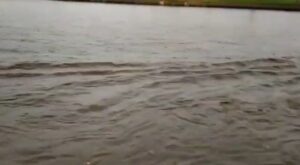 Şanlıurfa’da yollar göle döndü!