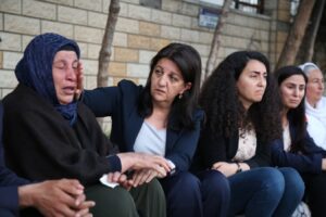 Urfa’da adalet nöbetindeki Şenyaşar ailesine Pervin Buldan’dan destek