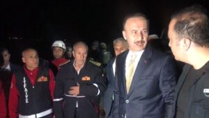 Urfa’da araç kanala uçtu! 3 kişiden acı haber, 2 kişi aranıyor…