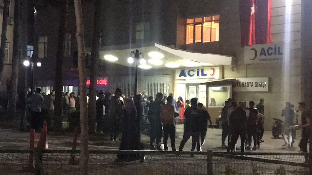 Urfa’da kıraathanede silahlı kavga! Aileler hastaneye akın etti