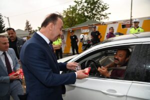 Şanlıurfa Valisi Erin emniyet kemeri kontrolü yaptı