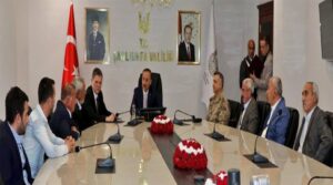 Vali Erin’den ölümlü kavganın husumete dönüşmesini önleme çabaları