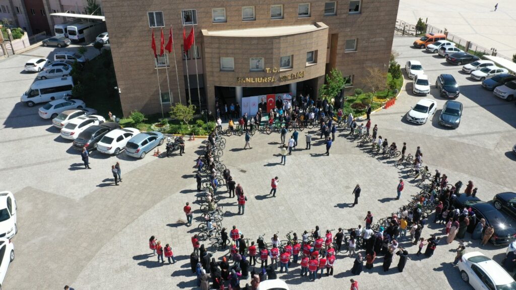 Şanlıurfa’da Yetim çocuklar bisikletlerine kavuştu