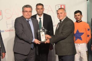 THK Kupası Koşusunu King Ayhan Kazandı