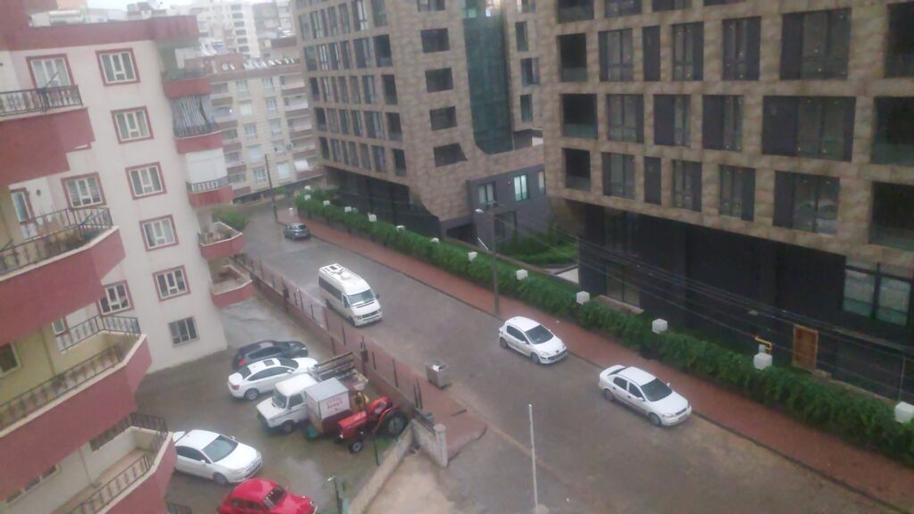 Karaköprü’de sağanak yağış etkili oluyor