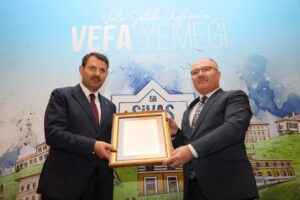 Belediye başkanı veda yemeği düzenledi