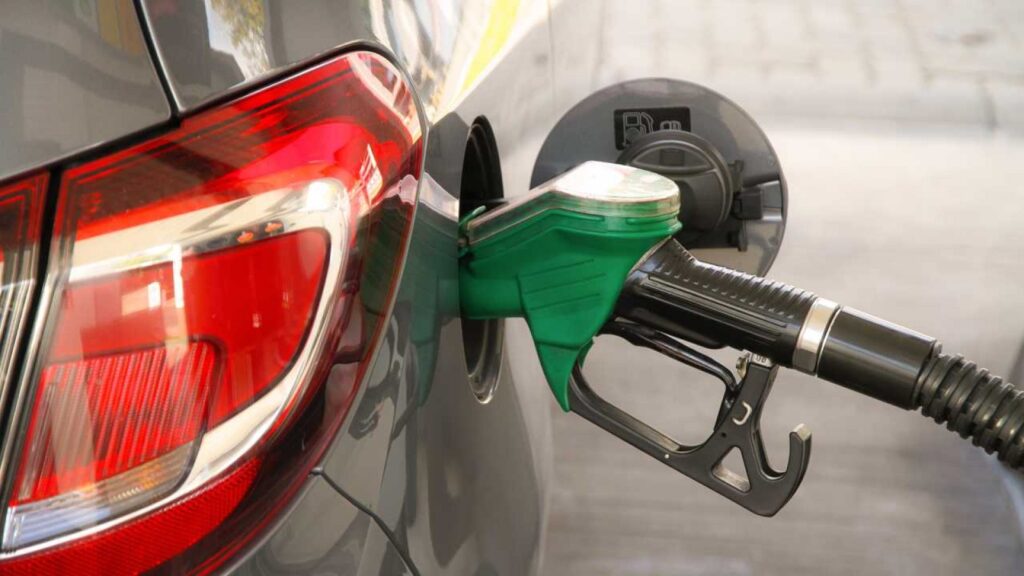 Benzin ve motorine zam bekleniyor